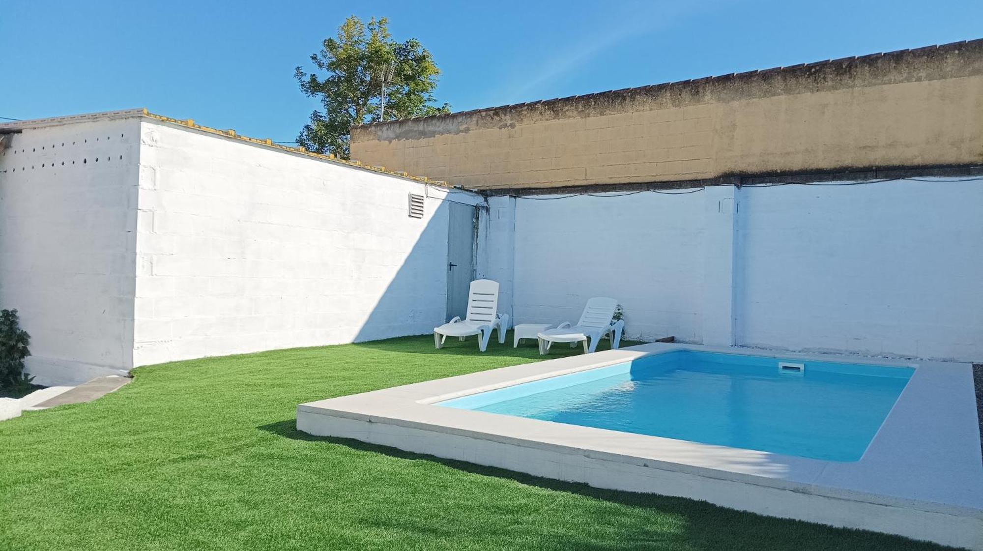 Con Piscina Hébergement de vacances